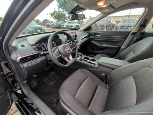 Used 2025 Nissan Altima 2.5 SV FWD image 15