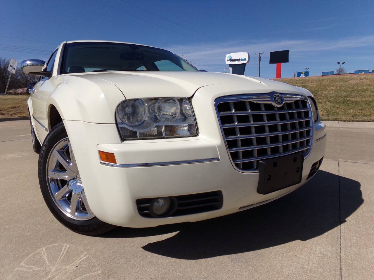 Used 2010 Chrysler 300 Touring RWD image 11
