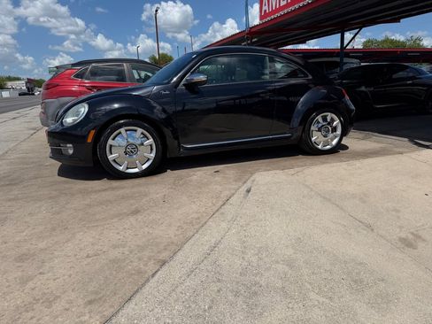 Used 2013 Volkswagen Beetle Turbo FWD image 3