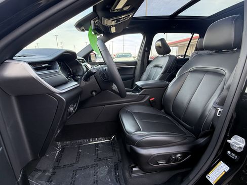 Used 2025 Jeep Grand Cherokee L Limited w/ Luxury Tech Group II image 17