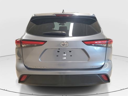 Certified 2023 Toyota Highlander LE image 6