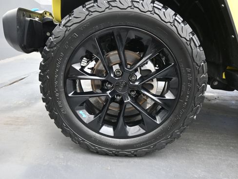 Used 2022 Jeep Wrangler Unlimited Sahara w/ Cold Weather Group AWD/4WD image 11