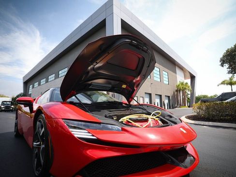Used 2021 Ferrari SF90 Stradale AWD/4WD image 20