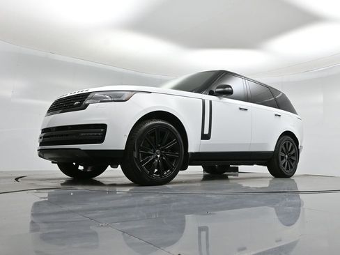 Used 2025 Land Rover Range Rover SE image 40