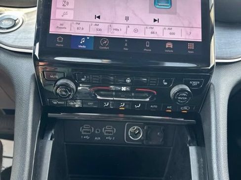 Certified 2023 Jeep Grand Cherokee Limited AWD/4WD image 25