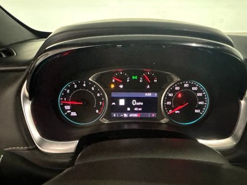 Used 2022 Chevrolet Traverse LT w/ LT Premium Package AWD/4WD image 4