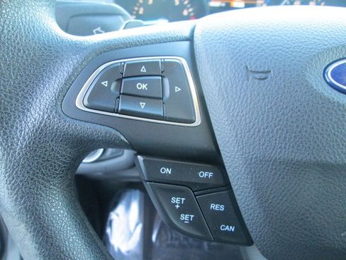 Used 2017 Ford Escape SE image 18