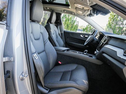 Used 2025 Volvo XC60 B5 Plus image 29