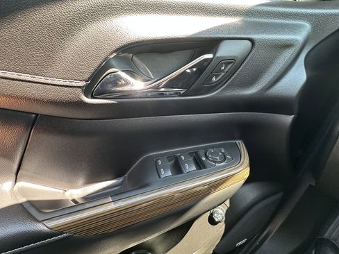 Used 2023 GMC Acadia SLE w/ Driver Convenience Package image 28