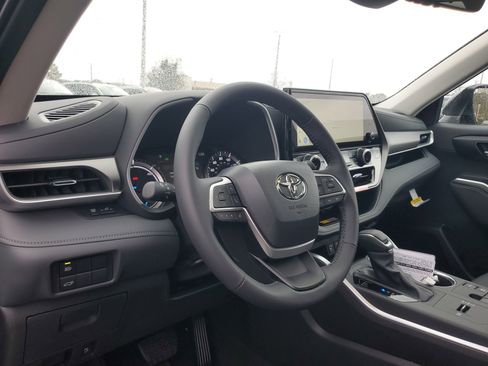 New 2026 Toyota Highlander XLE image 19