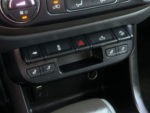 Used 2018 Chevrolet Colorado Z71 image 32