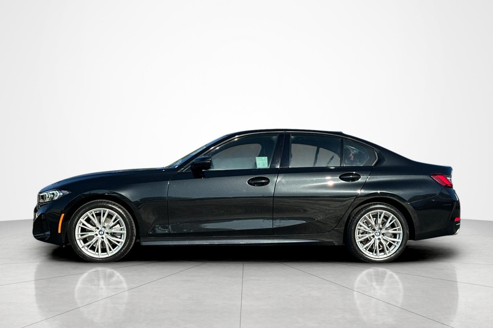 Used 2023 BMW 330i Sedan w/ Convenience Package RWD image 2