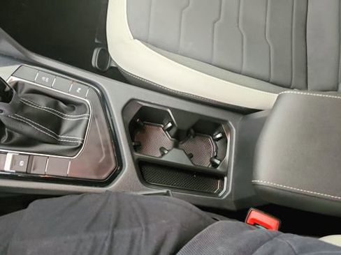 Used 2025 Volkswagen Taos SE image 13