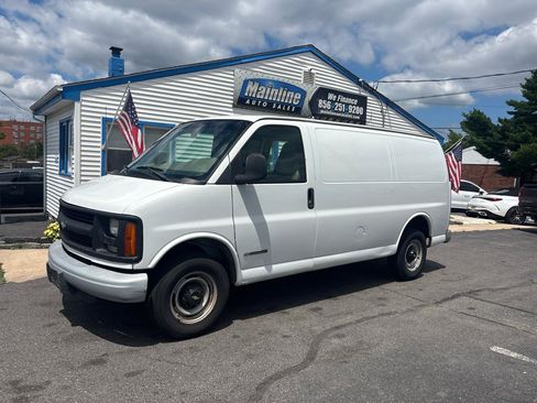 Used 2002 Chevrolet Express 2500 RWD image 2