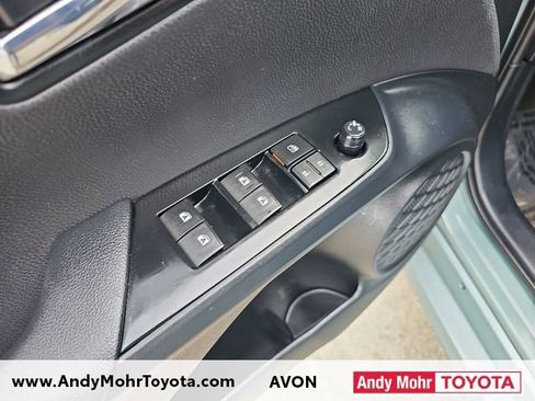 Used 2016 Toyota Prius Four image 11