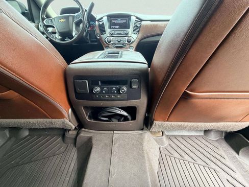 Used 2018 Chevrolet Suburban Premier AWD/4WD image 32