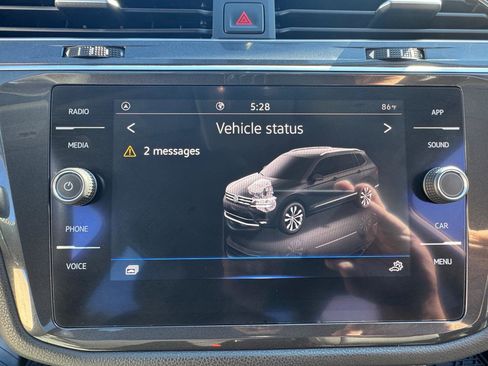 Used 2021 Volkswagen Tiguan SE image 38