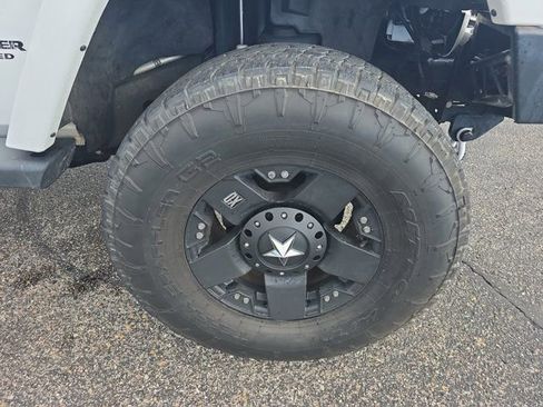 Used 2013 Jeep Wrangler Unlimited Sahara image 18