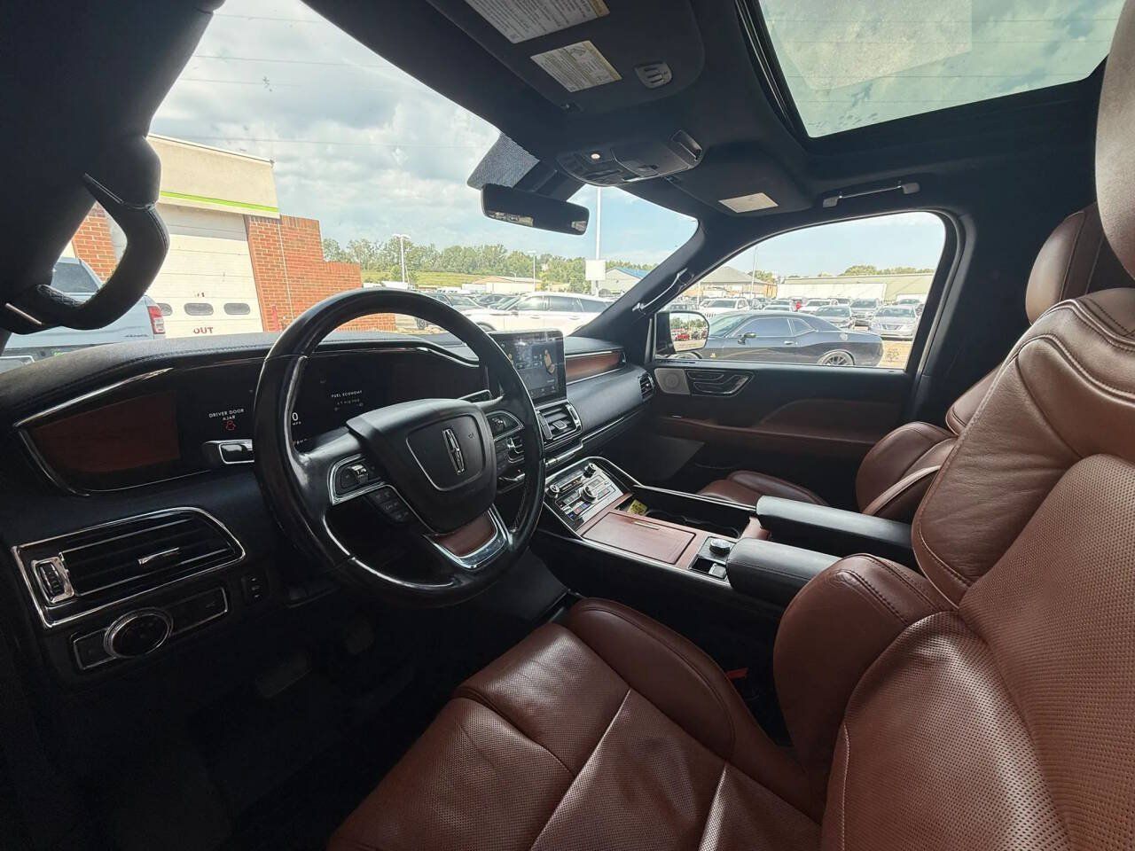 Used 2018 Lincoln Navigator Reserve AWD/4WD image 21
