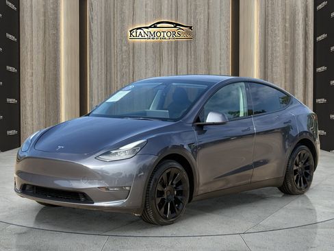 Used 2022 Tesla Model Y Long Range AWD/4WD image 6