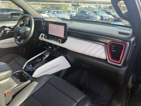 Used 2024 GMC Canyon AT4X w/ AT4X AEV Edition image 21