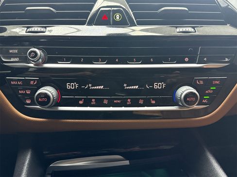 Used 2020 BMW 530i w/ Convenience Package image 25