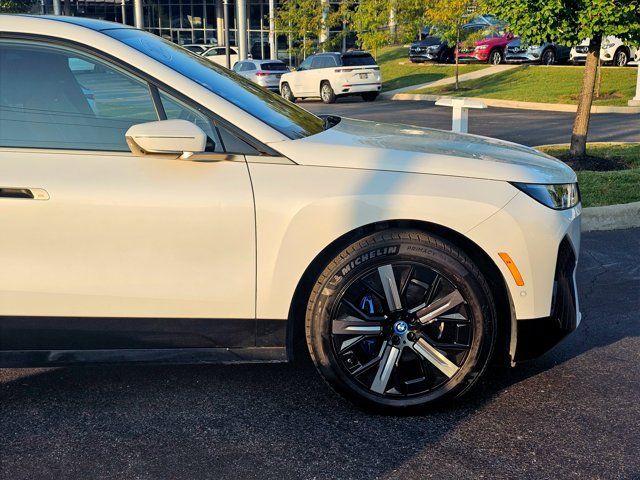 Used 2023 BMW iX xDrive50 w/ Ultimate Package 2 AWD/4WD image 5