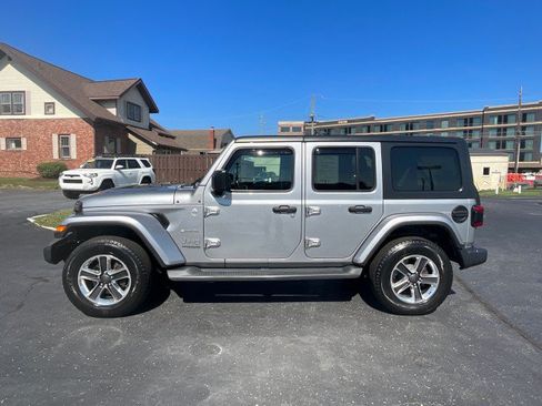 Used 2019 Jeep Wrangler Unlimited Sahara w/ Safety Group AWD/4WD image 4