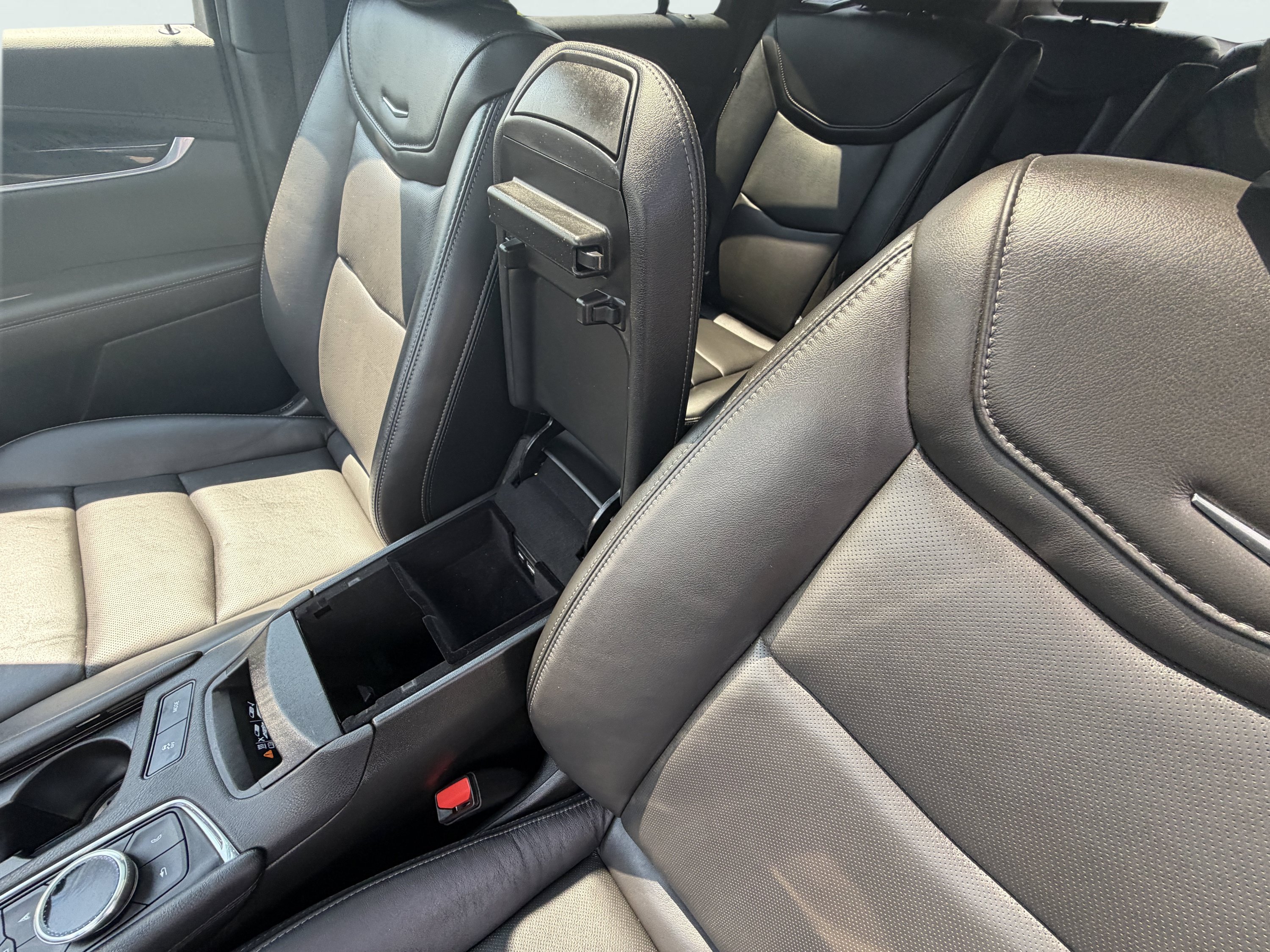 Used 2024 Cadillac XT6 Premium Luxury w/ Technology Package AWD/4WD image 32