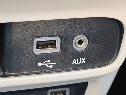 Used 2019 Chrysler Pacifica Touring-L Plus w/ Advanced Safetytec Group FWD image 12