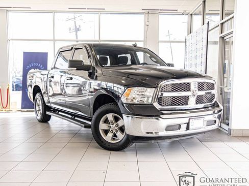 Used 2020 RAM 1500 Classic SLT w/ Luxury Group image 3
