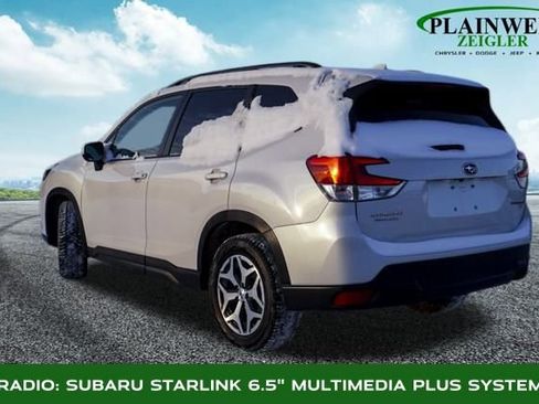 Used 2023 Subaru Forester Premium image 2