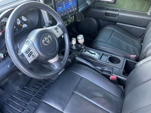 Used 2014 Toyota FJ Cruiser 4WD image 10