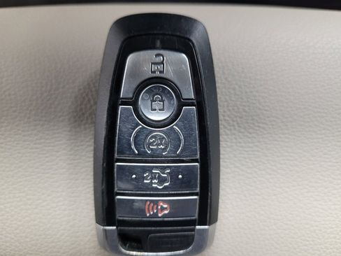 Used 2019 Ford Fusion SEL image 32