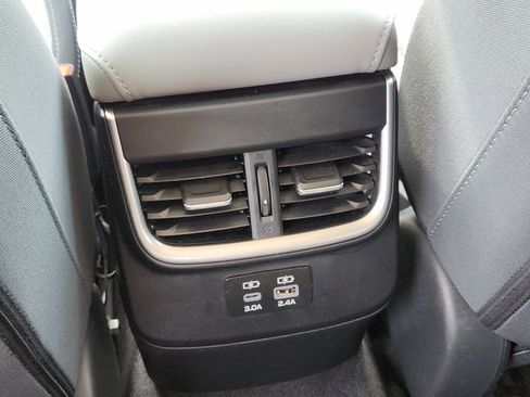 Used 2024 Subaru Outback Premium AWD/4WD image 31