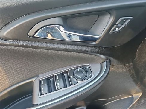 Used 2022 Chevrolet Malibu LT image 23