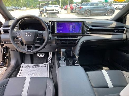 Used 2026 Toyota Camry Hybrid w/ Multimedia Upgrade Package FWD image 28