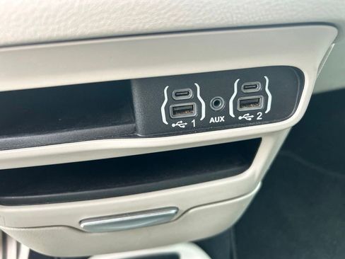 Used 2023 Chrysler Pacifica Touring-L FWD image 22