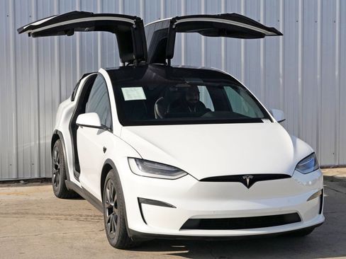 Used 2023 Tesla Model X image 54