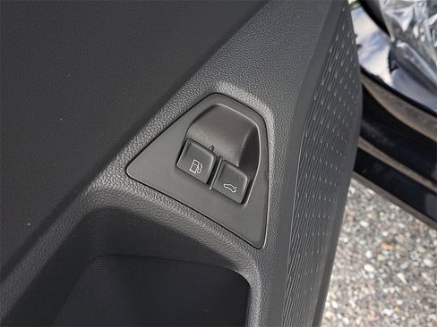 Used 2023 Volkswagen Jetta SE w/ Panoramic Sunroof Package image 21