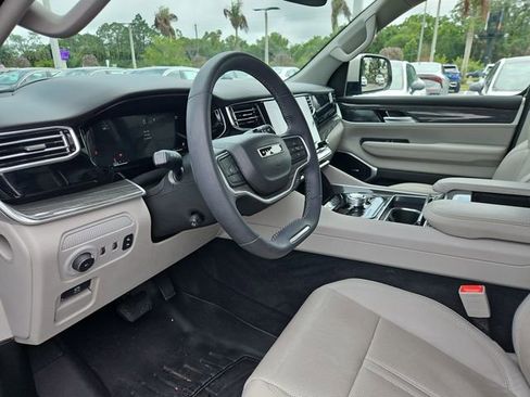 Used 2022 Jeep Wagoneer Series III w/ Convenience Group I RWD image 15