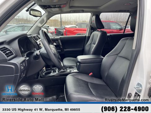 Used 2018 Toyota 4Runner TRD Off-Road Premium w/ Convenience Package AWD/4WD image 15