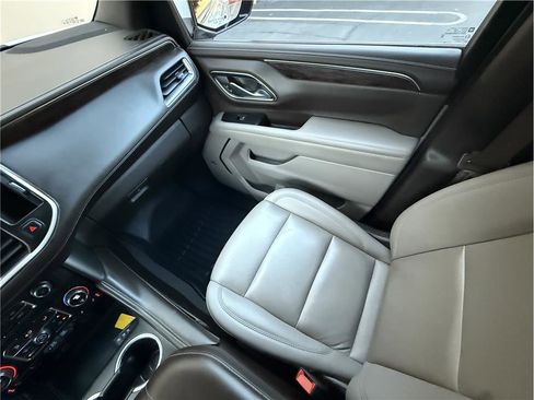 Used 2023 Chevrolet Suburban LT image 9