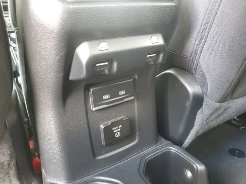 Used 2023 Jeep Gladiator Overland AWD/4WD image 15
