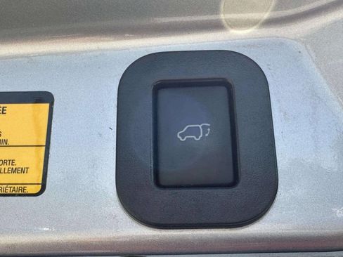 Used 2011 Toyota Sienna LE FWD image 40
