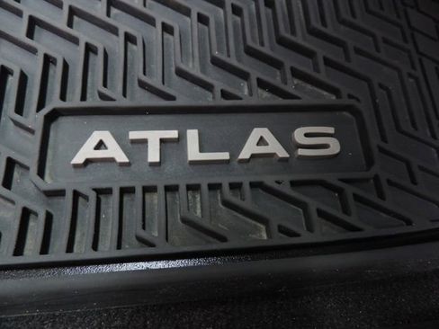 Used 2021 Volkswagen Atlas SE w/ Towing Package image 17