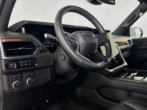 Used 2025 GMC Yukon XL Denali AWD/4WD image 20