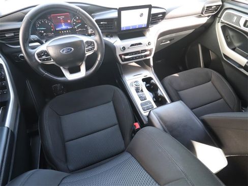 Certified 2022 Ford Explorer XLT image 6