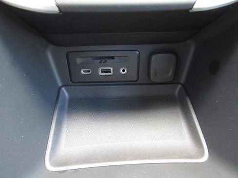 Used 2024 GMC Terrain SLT AWD/4WD image 17