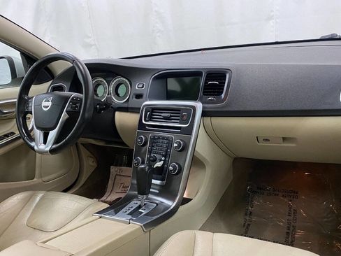 Used 2012 Volvo S60 T5 w/ Climate Pkg FWD image 11
